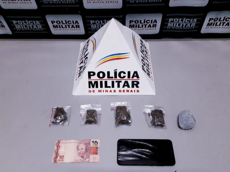 PM prende dupla no bairro Nossa Senhora de Fátima envolvida no tráfico e consumo de drogas