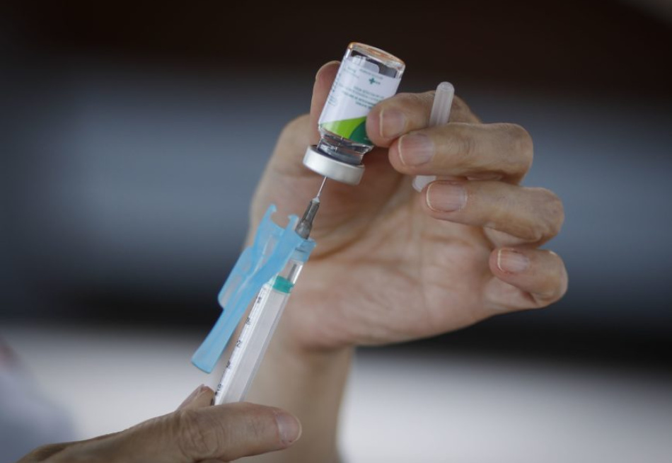 Idosos de Pará de Minas com 64 anos recebem nesta sexta-feira a primeira dose da vacina contra a Covid-19