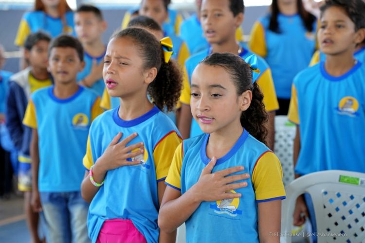 Nova quadra poliesportiva é inaugurada na Escola Municipal Professor Pedro Moreira Mendonça durante o aniversário de Pará de Minas