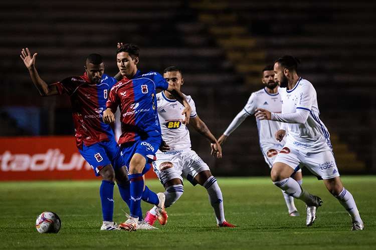 Cruzeiro empata sem gols com o Paraná em seu jogo de despedida na Série B