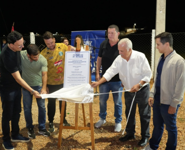 Prefeitura entrega iluminação no campo do Palmeiras Futebol Clube