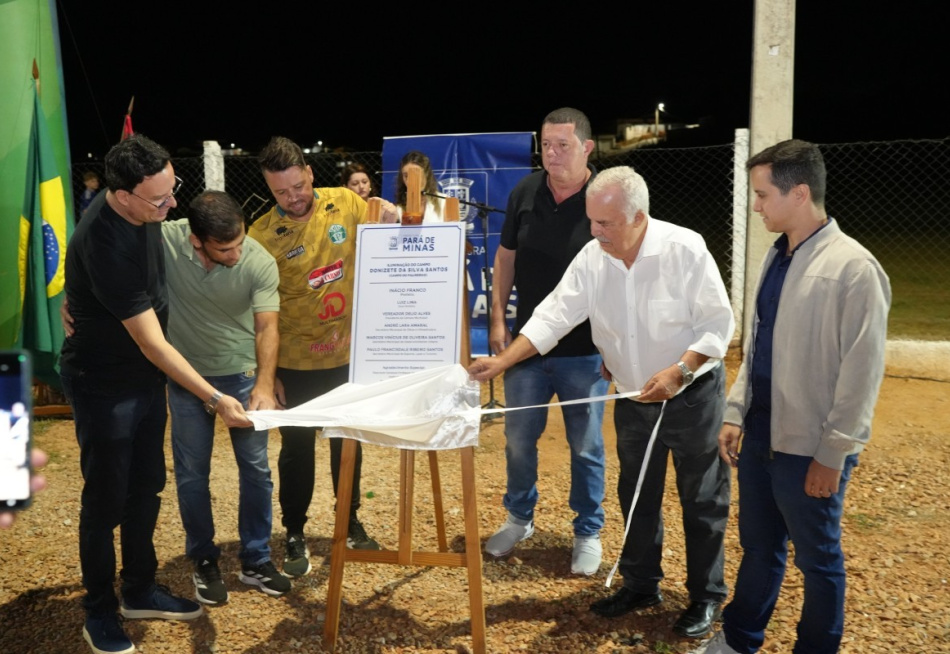 Prefeitura entrega iluminação no campo do Palmeiras Futebol Clube