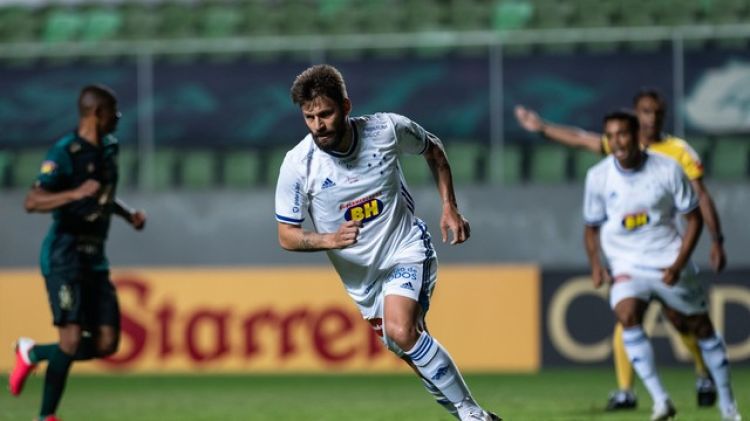 Cruzeiro vence o América em clássico marcado por reclamações com a arbitragem