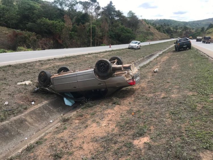 Duas pessoas ficaram feridas nesta sexta-feira em um acidente na BR 262, em Pará de Minas