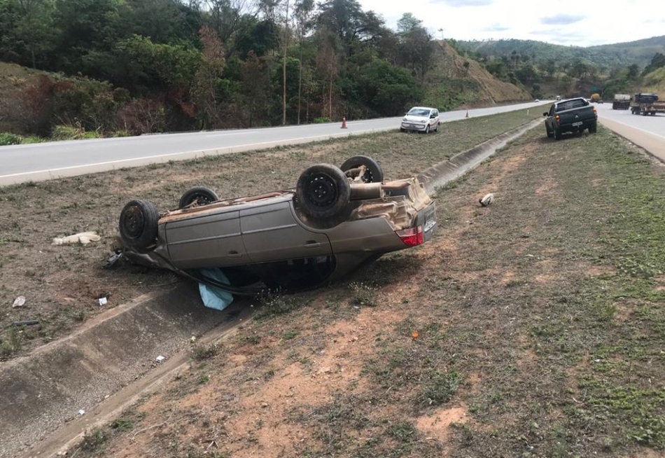 Duas pessoas ficaram feridas nesta sexta-feira em um acidente na BR 262, em Pará de Minas