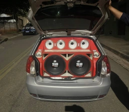 Fiscalização apreende veículo por som alto e irregularidades em Pará de Minas