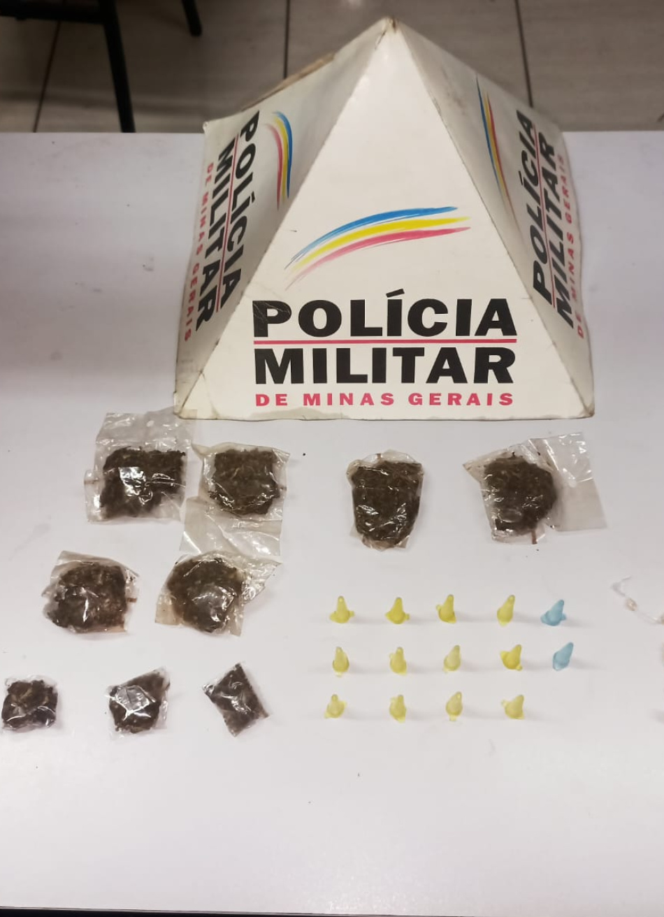 SUSPEITA DE TRÁFICO É CONDUZIDA COM DROGAS