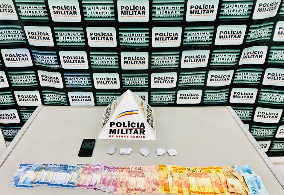 Mulheres são detidas no bairro Cecília Meireles pelo envolvimento com o tráfico de drogas