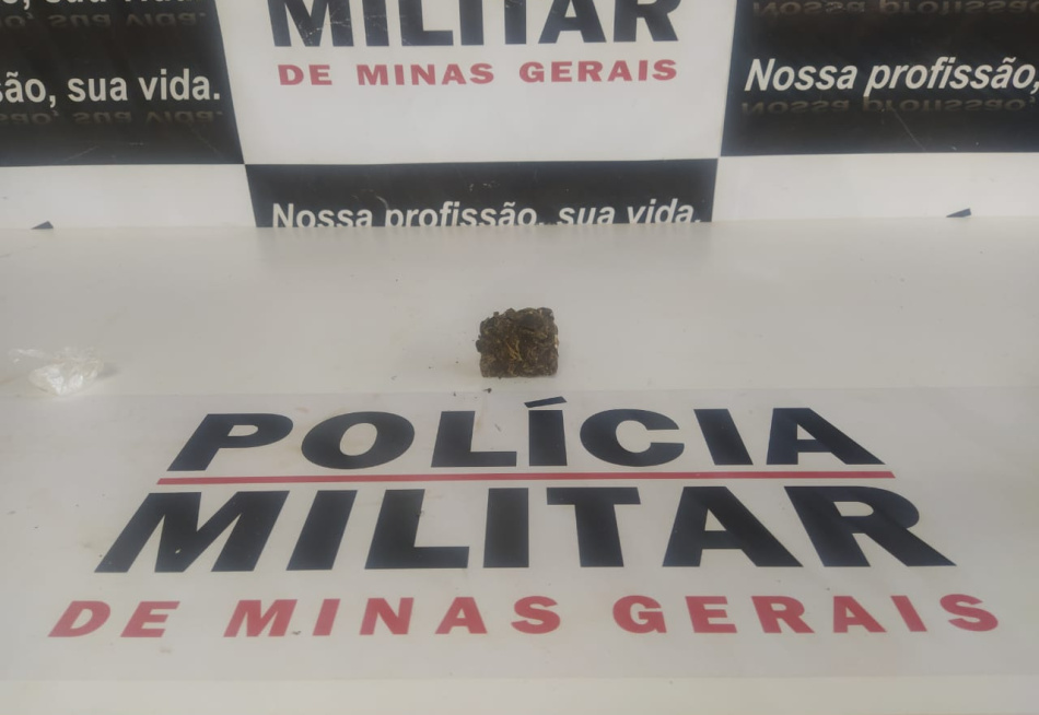 Homem é preso pela Polícia Militar em Luz acusado de tráfico de droga