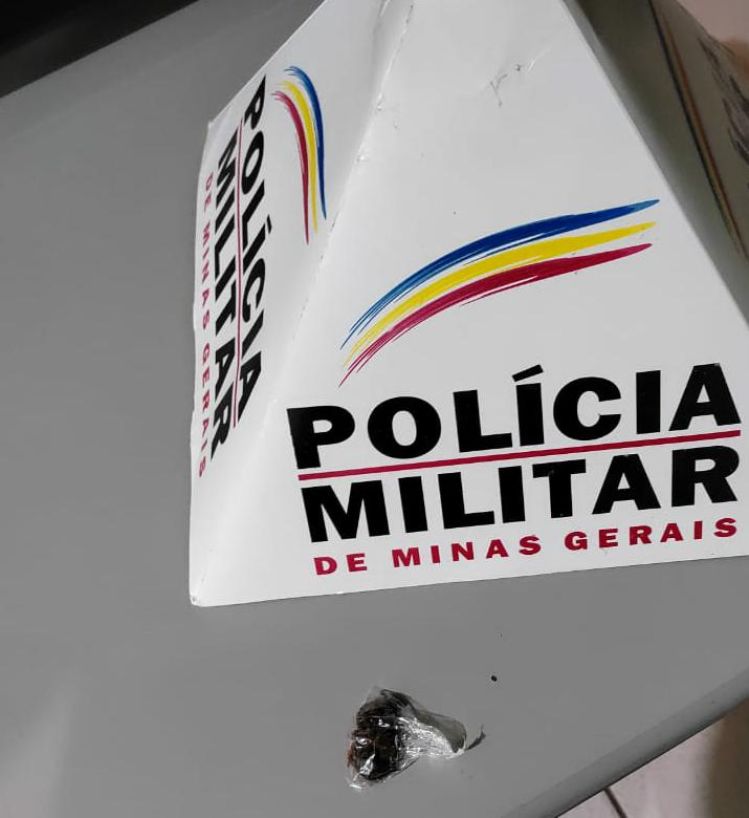 Dupla é presa em Onça do Pitangui por uso e tráfico de drogas
