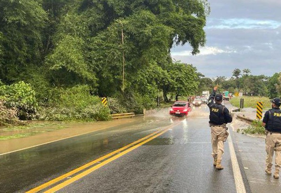 PRF destaca rodovias estaduais interditadas por causa da chuva