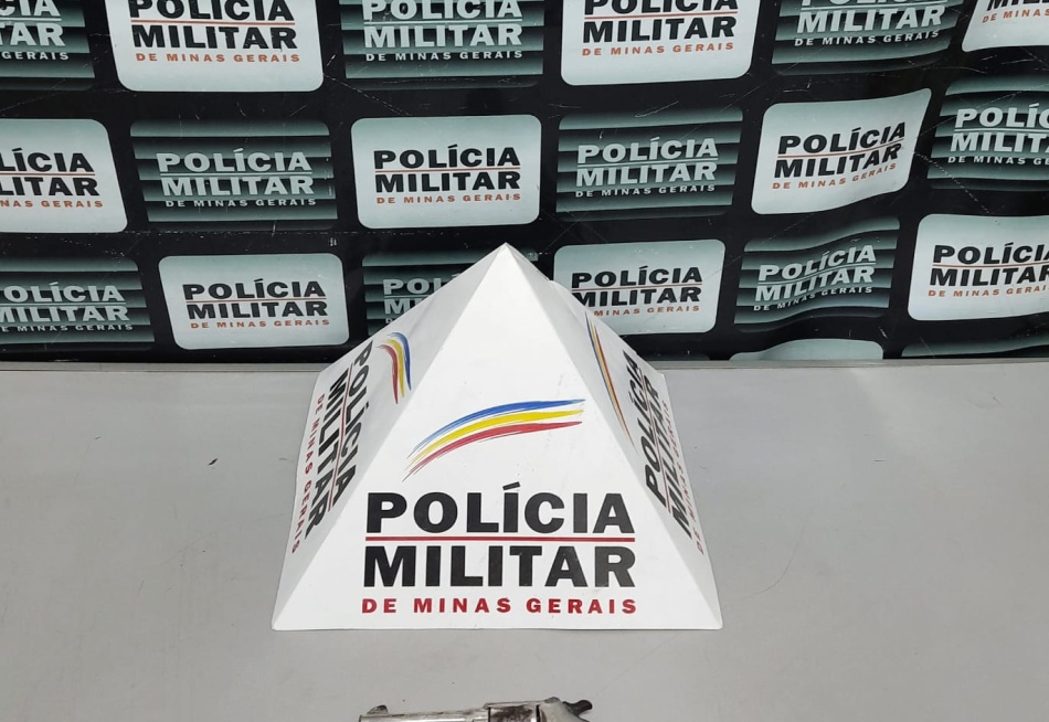 Após tentar atirar contra policiais, rapaz é atingido por disparo de arma de fogo e é socorrido no Hospital Nossa Senhora da Conceição
