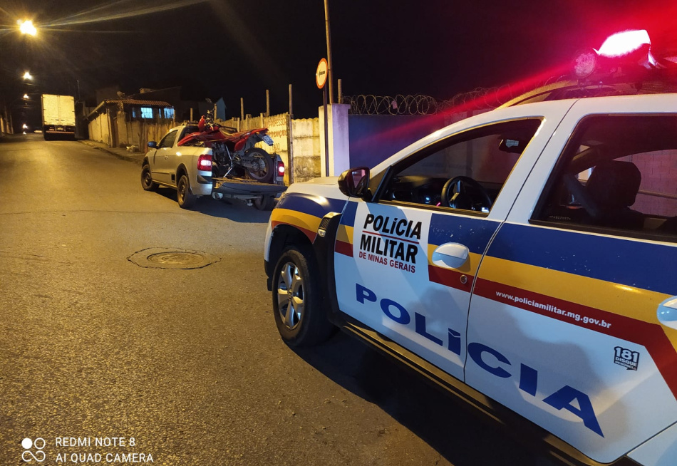 ADOLESCENTES SUSPEITOS DE PRATICAREM TRÁFICO, SÃO APREENDIDOS.