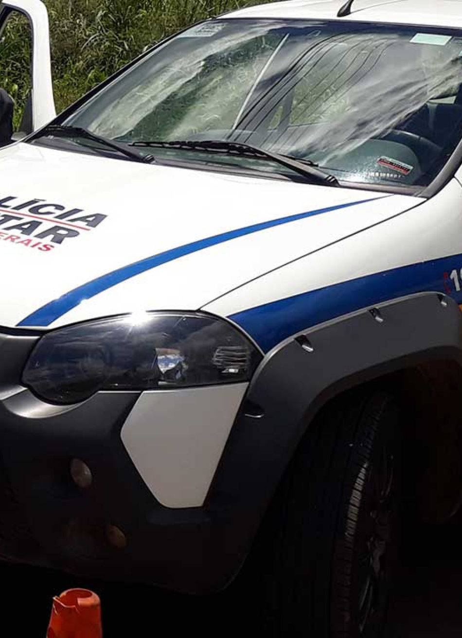 ADOLESCENTE É APREENDIDO  COM PORÇÃO DE MACONHA NO BAIRRO WALTER MARTINS.