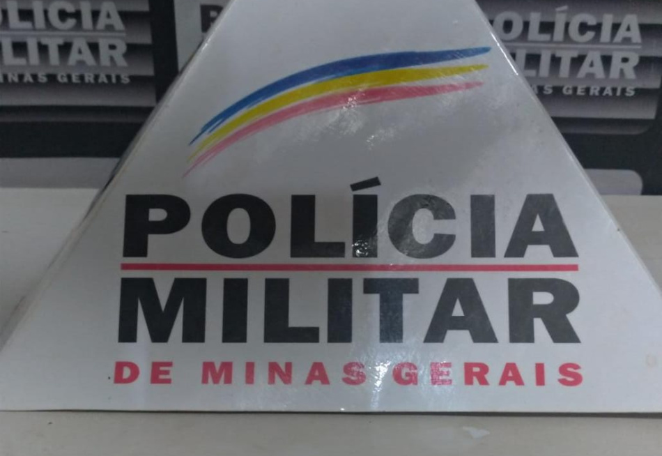 Polícia Militar apreende três pedras de crack em Dores do Indaiá