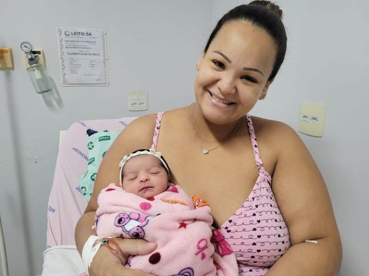 Primeiro bebê de 2022 nascido em Pará de Minas foi uma menina que mede 48 centímetros de altura e pesa 3.360 gramas