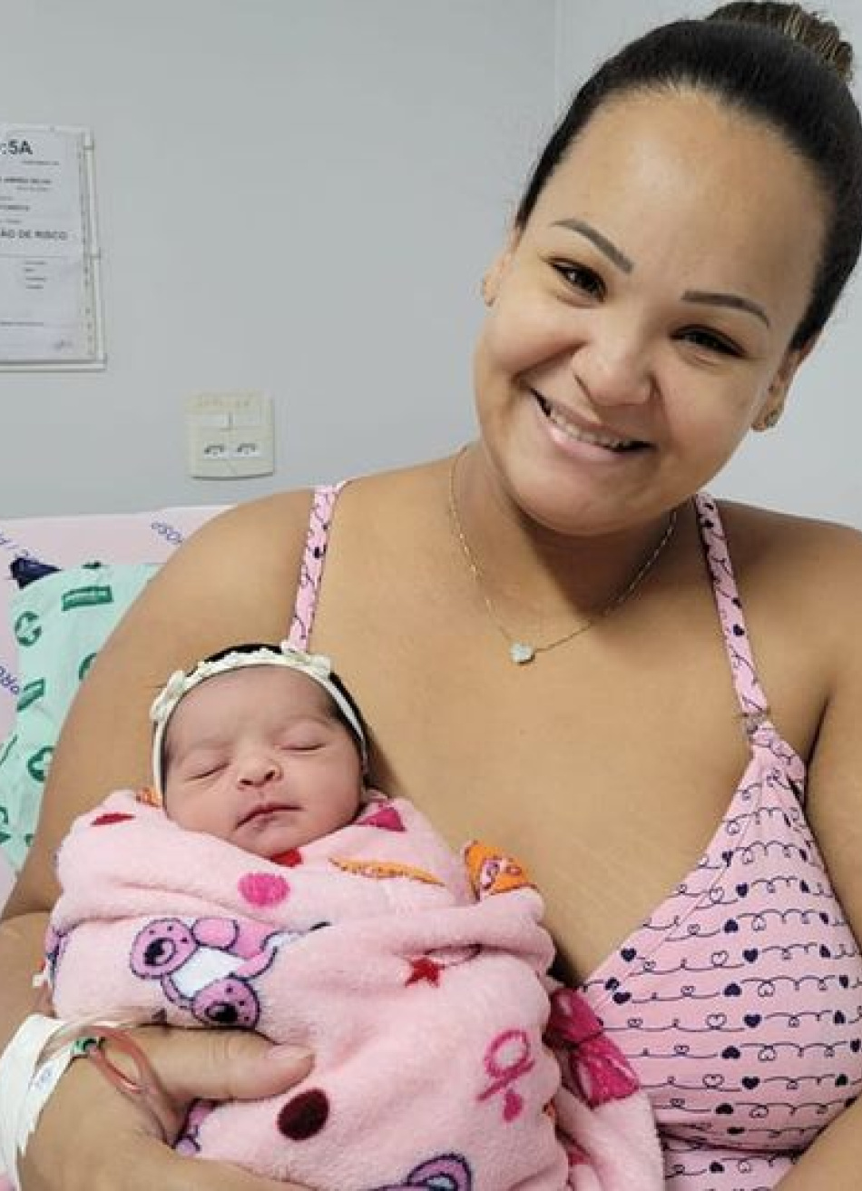 Primeiro bebê de 2022 nascido em Pará de Minas foi uma menina que mede 48 centímetros de altura e pesa 3.360 gramas