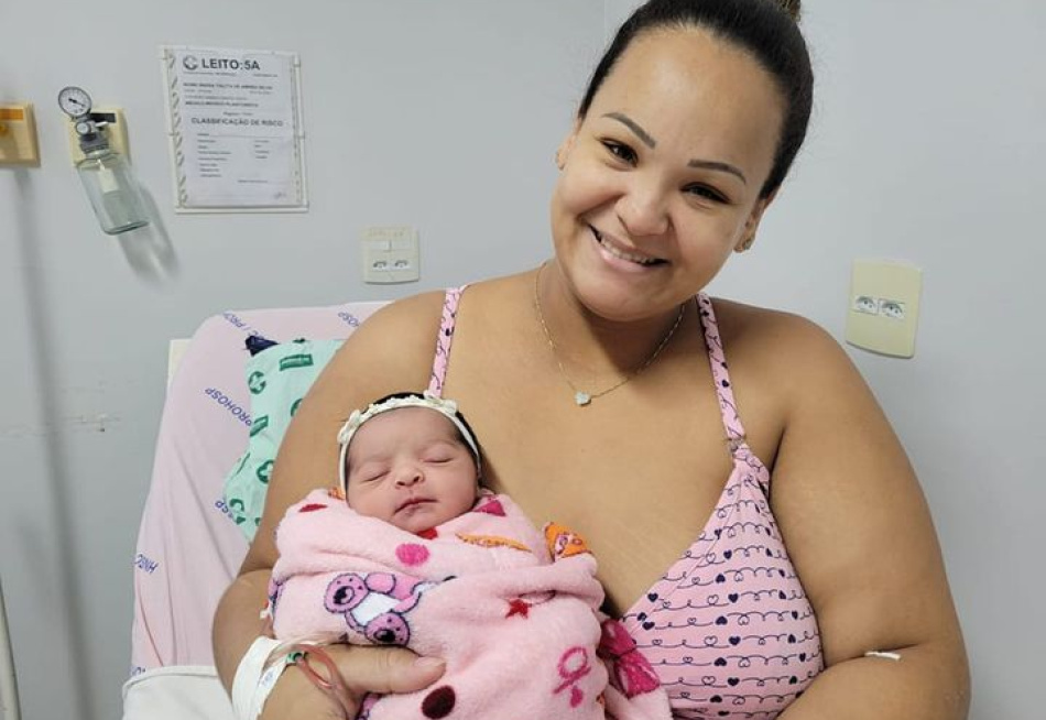 Primeiro bebê de 2022 nascido em Pará de Minas foi uma menina que mede 48 centímetros de altura e pesa 3.360 gramas