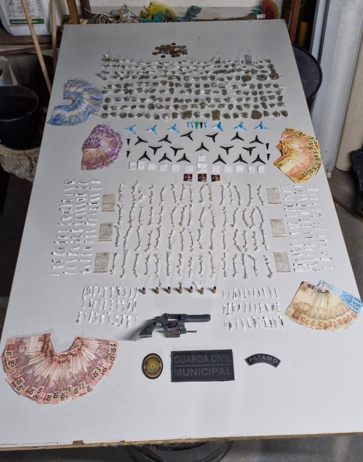 GUARDA CIVIL MUNICIPAL DESMANTELA PONTO DE TRÁFICO E PRENDE HOMEM COM ARMA DE FOGO E GRANDE QUANTIDADE DE DROGAS