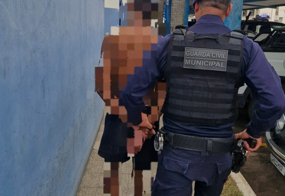 Homem é preso por violência doméstica no bairro Veredas da Serra
