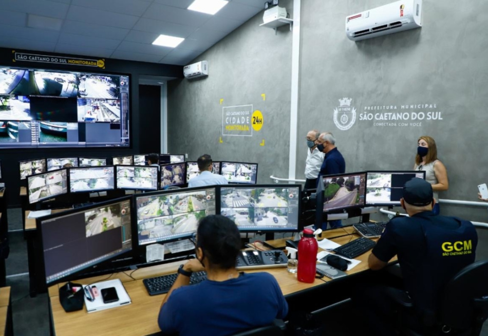 Com o objetivo de conhecer novos projetos para áreas como meio ambiente, mobilidade urbana, segurança e comunicação, Elias Diniz visitou Extrema, São Caetano do Sul e Mauá