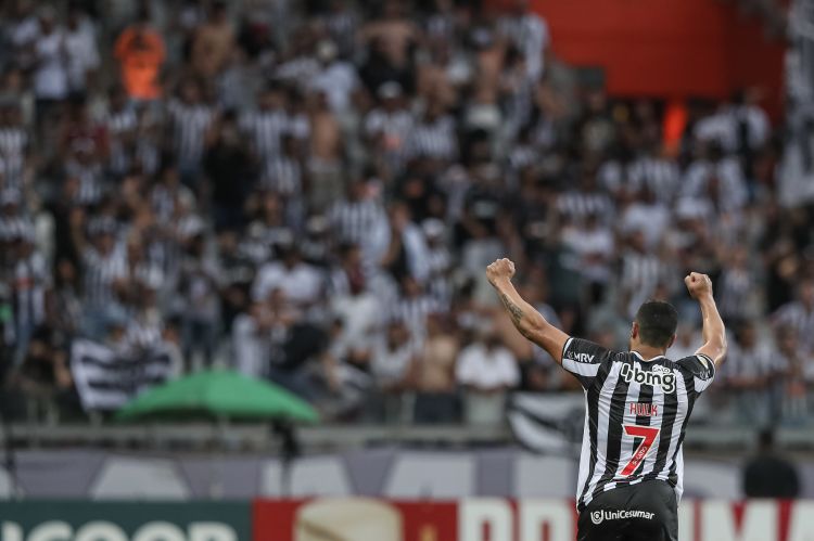 Atlético vence o Ceará e amplia vantagem na liderança do Campeonato Brasileiro