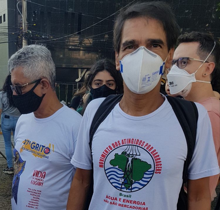 Manifestação contrária ao governo Bolsonaro em Pará de Minas contou com a presença do coordenador estadual do Movimento dos Atingidos por Barragens
