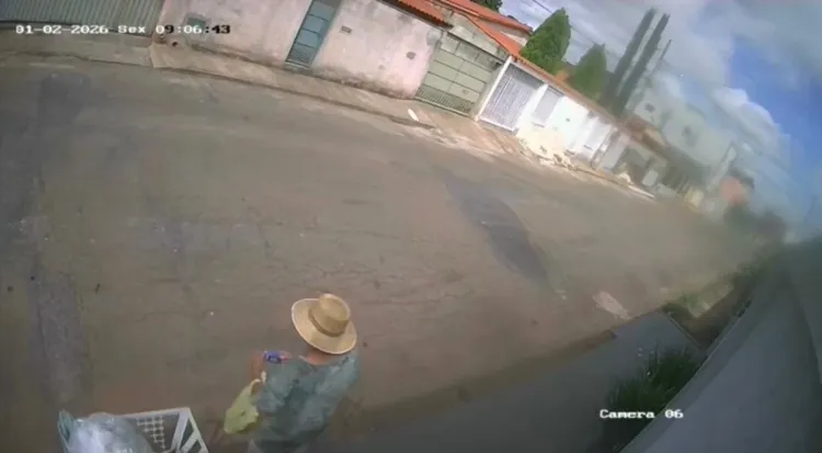 Família relata dificuldades para ajudar idoso flagrado consumindo restos de comida em lixeira no bairro São Pedro