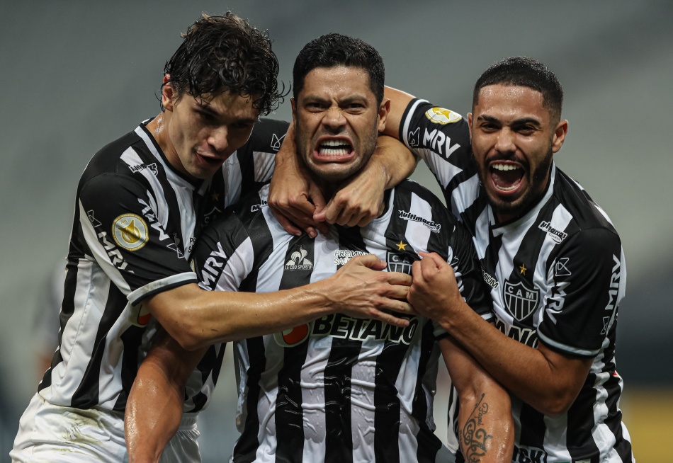 De virada e com dois gols do atacante Hulk, Atlético vence o Corinthians e sobe para o segundo lugar na tabela de classificação do Campeonato Brasileiro