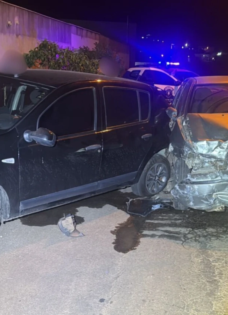 Condutor é levado à delegacia por dirigir alcoolizado e sem habilitação após colisão