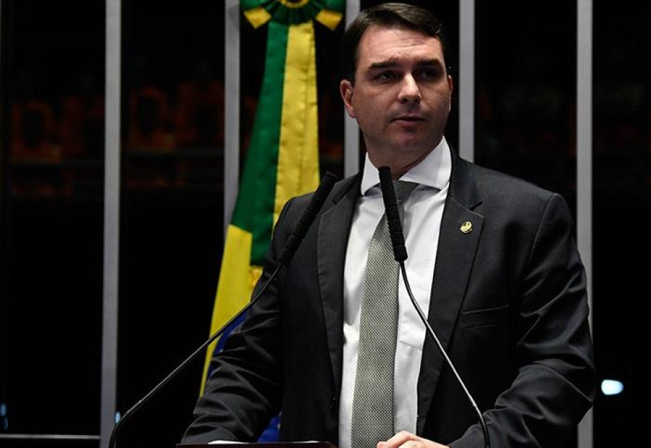 Ministério Público do Rio denuncia Flávio Bolsonaro no caso da susposta "Rachadinha"