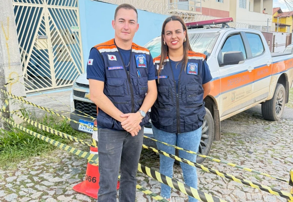 Defesa Civil interdita rua Pedro Melo Franco no Belvedere.