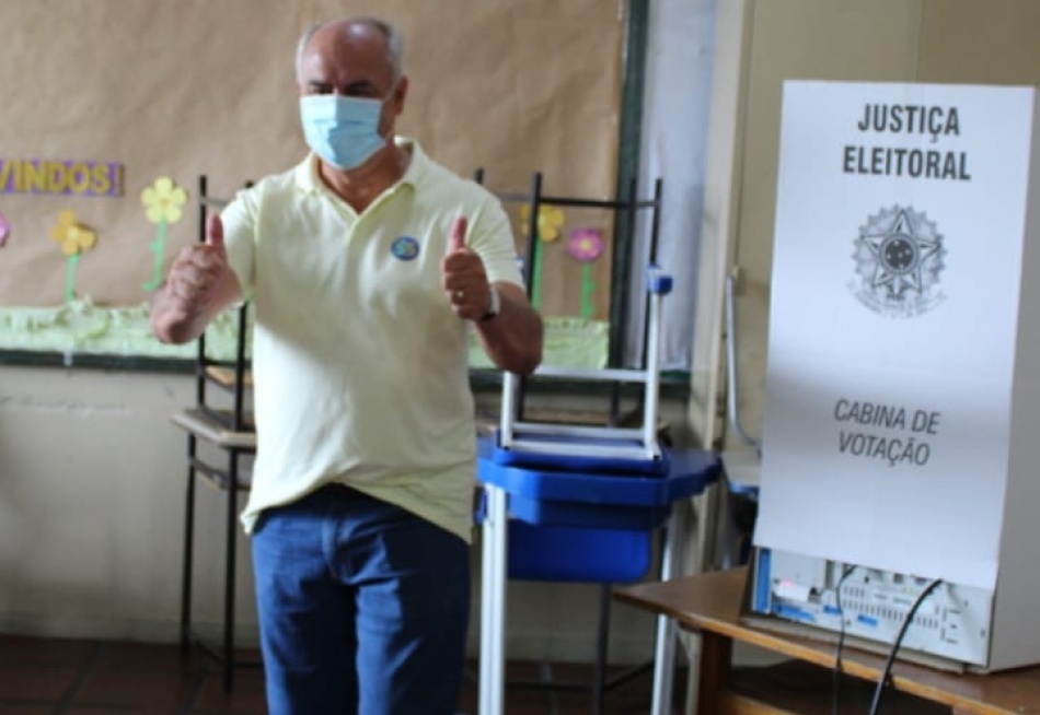 Reeleito prefeito de Pará de Minas, Elias Diniz comemora resultado das urnas
