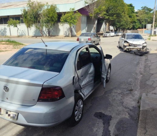 Acidente entre dois veículos é registrado em Divinópolis