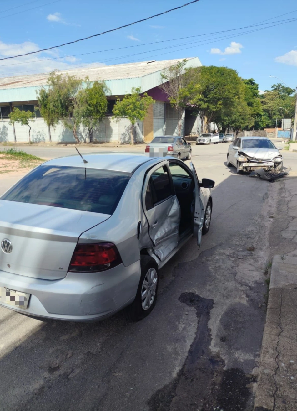 Acidente entre dois veículos é registrado em Divinópolis
