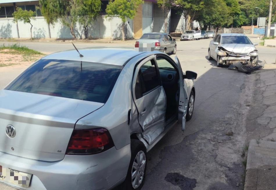 Acidente entre dois veículos é registrado em Divinópolis