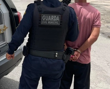 Indivíduo com  mandado de prisão por estupro de vulnerável é preso.