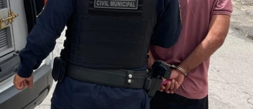 Indivíduo com mandado de prisão por estupro de vulnerável é preso.