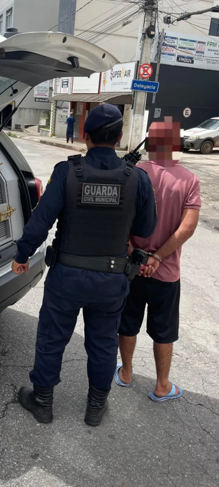 Indivíduo com  mandado de prisão por estupro de vulnerável é preso.