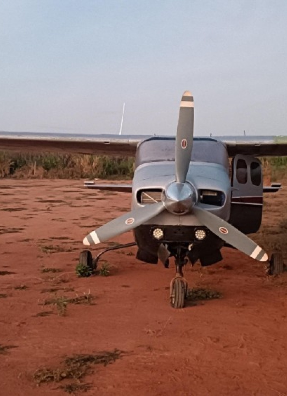 Aeronave suspeita de clonagem, faz pouso em fazenda de Papagaios.