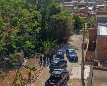 Homem é preso com drogas em casa abandonada em Nova Serrana