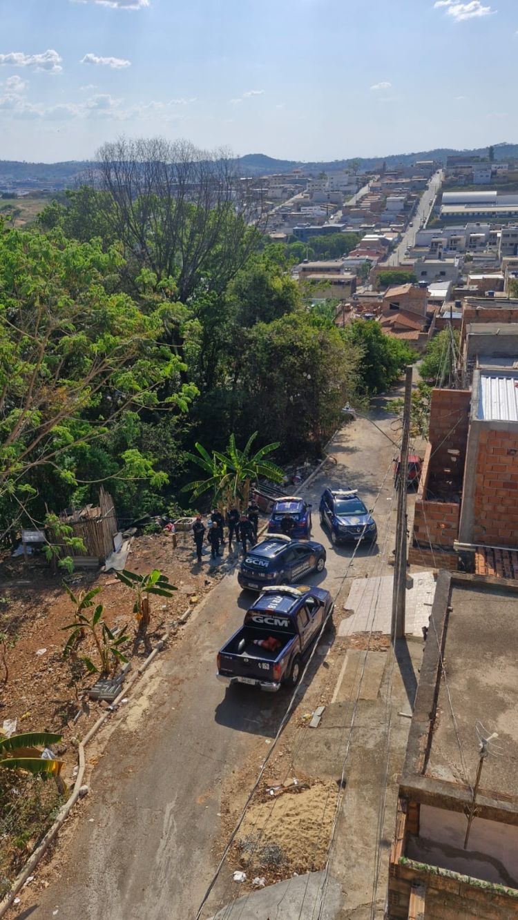 Homem é preso com drogas em casa abandonada em Nova Serrana