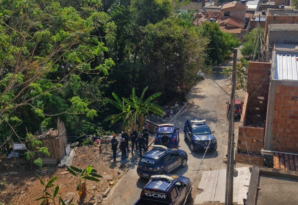 Homem é preso com drogas em casa abandonada em Nova Serrana