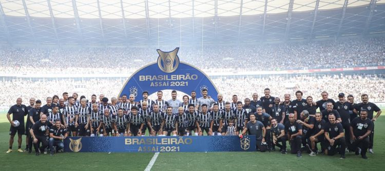 Atlético vence o Bragantino em partida marcada pela entrega da taça de campeão brasileiro