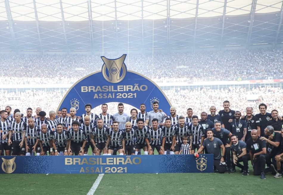 Atlético vence o Bragantino em partida marcada pela entrega da taça de campeão brasileiro