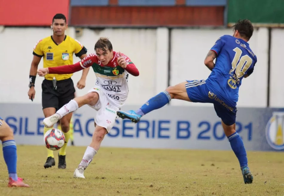 Na estreia de Luxemburgo, Cruzeiro vence o Brusque, de virada, por 2 a 1