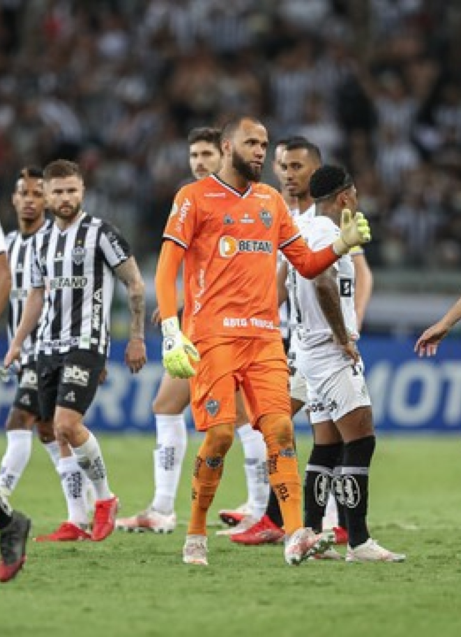 Atlético vence o Santos de virada e mantém vantagem de 11 pontos sobre o Flamengo