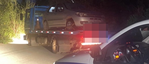 PM recupera veículo roubado em mata no bairro Residencial Dona Flor II