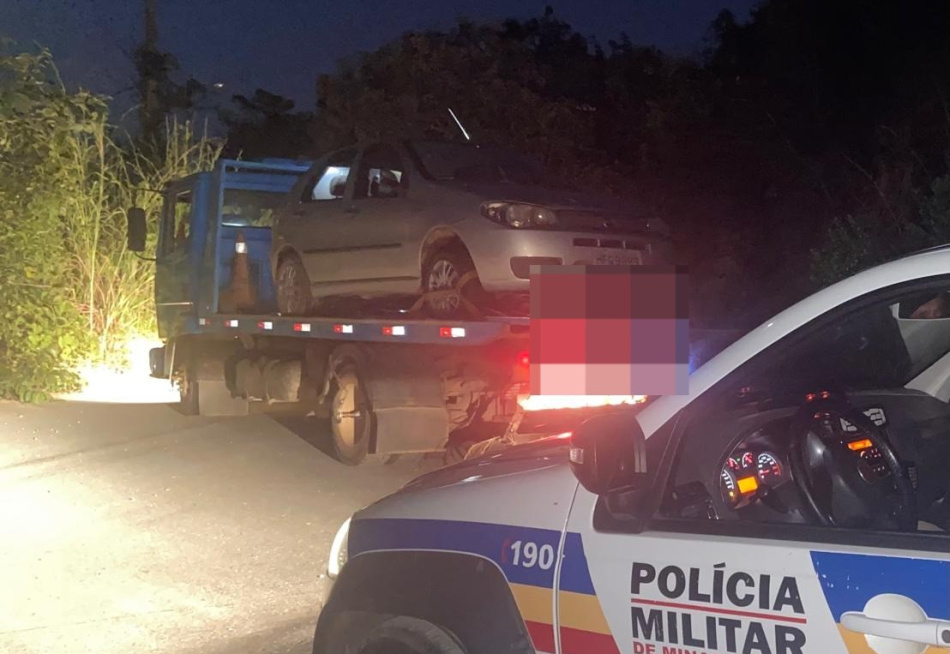 PM recupera veículo roubado em mata no bairro Residencial Dona Flor II