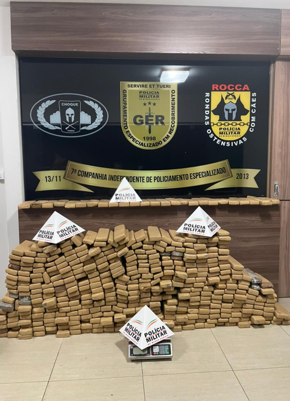 Polícia Militar apreende aproximadamente meia tonelada de drogas em Meireles